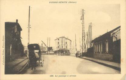 CPA FRANCE 69 "Pierre Bénite, Le passage à niveau"