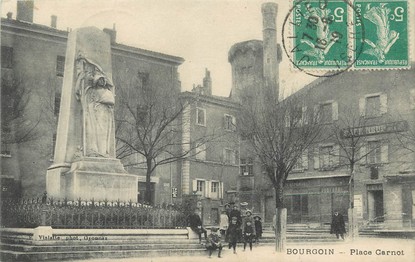 / CPA FRANCE 38 "Bourgoin, place Carnot"