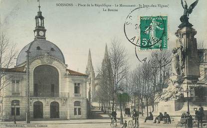 CPA FRANCE 02 "Soissons, la place de la République, le monument Saint Jean des Vignes, la Bourse"