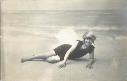 CARTE PHOTO BAIGNEUSE / PLAGE