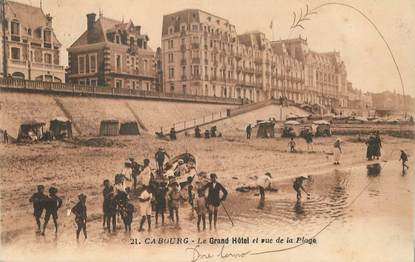 CPA FRANCE 14 "Cabourg, le Grand Hotel et rue de la plage"