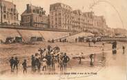 14 Calvado CPA FRANCE 14 "Cabourg, le Grand Hotel et rue de la plage"