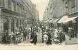 CPA FRANCE 63 "Riom, la rue de l'Hotel de ville, le jour du marché"