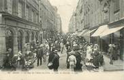 63 Puy De DÔme CPA FRANCE 63 "Riom, la rue de l'Hotel de ville, le jour du marché"