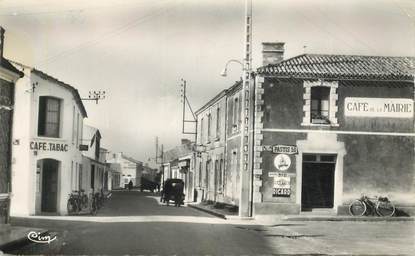 CPSM FRANCE 85 "Saint Hilaire de Riez, la rue de Verdun"