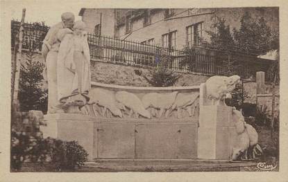 / CPA FRANCE 19 "Neuvic d'Ussel, fontaine de Sculpteur Prozenski"