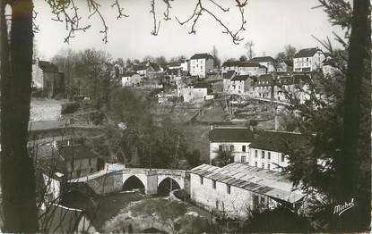 / CPSM FRANCE 19 "Treignac, vieux pont et vue de la côté"