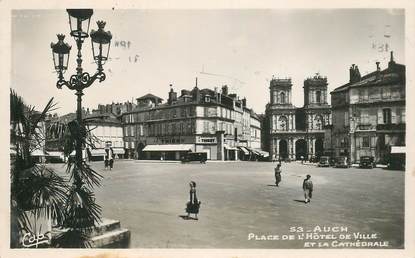 CPSM FRANCE 32 "Auch, la place de l'Hotel de ville"