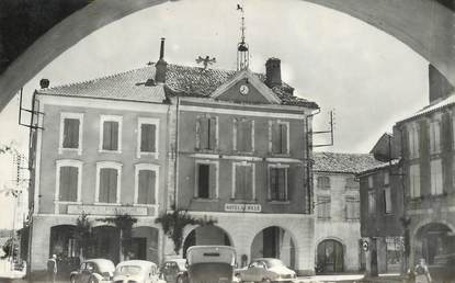 CPSM FRANCE 32 "Plaisance, Place de l'Hotel de ville"