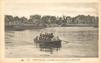 CPA FRANCE 14 "Trouville, le bac entre Trouville et Deauville"