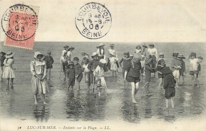 / CPA FRANCE 14 "Luc sur Mer, enfants sur la plage"