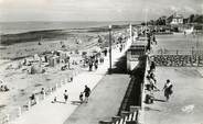 14 Calvado / CPSM FRANCE 14 "Luc sur Mer, la promenade de la digue et la plage" 