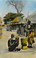 Afrique CPSM AFRIQUE NOIRE "Femmes à plateaux pilant le mil"