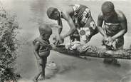Afrique CPSM AFRIQUE NOIRE "la lessive dans la rivière"