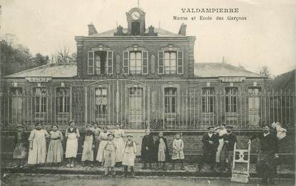 CPA FRANCE 60 "Valdampierre, Mairie et école"