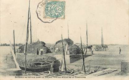CPA FRANCE 33 "Bourg sur Gironde, bateaux au refuge dans le chenal"