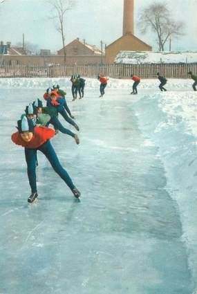 CPSM CHINE / PATIN A GLACE