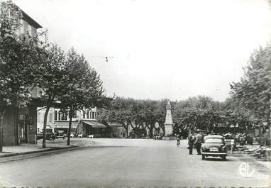 CPSM FRANCE 83 " St-Maximin-la-Sainte-Baume, Place"