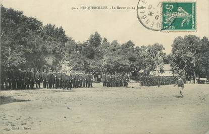 CPA FRANCE 83 "Porquerolles, La Revue du 14 Juillet"