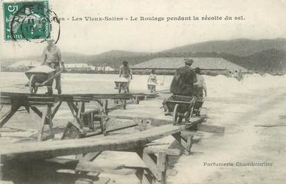 CPA FRANCE 83 "Hyères, Les Vieux Salins, Récolte du Sel"