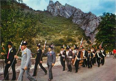 / CPSM FRANCE 04 "Entrevaux, pélérinage de St Jean Baptiste au Saint Désert"