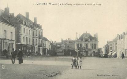 CPA FRANCE 49 "Vihiers, Champ de Foire, Hôtel de Ville"