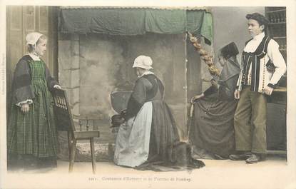 CPA FRANCE 56 "Pontivy, Costume d'hommes et de femmes de Pontivy"