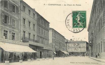 CPA FRANCE 84 "Carpentras, Place du Palais"