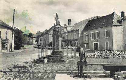 CPSM FRANCE 70 "Saulx-lès-Vesoul, La Poste et la Vierge des Grands Puits"