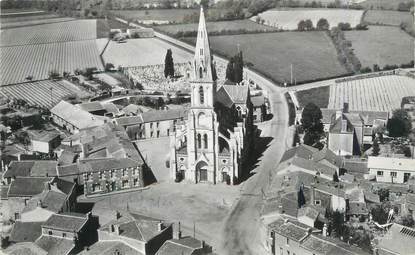 CPSM FRANCE 49 "Landemont, Eglise, Place"