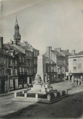 CPSM FRANCE 61 " La Ferté-Mace, Monument aux Morts "