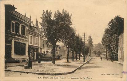 / CPA FRANCE 38 "La Tour du Pin, avenue de la gare"