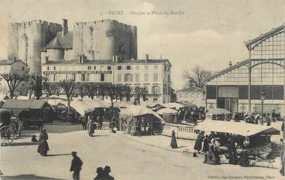 CPA FRANCE 79 "Niort, Donjon et Place du Marché"