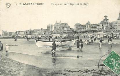 CPA BELGIQUE "Blankenberghe, barque de sauvetage sur la plage"