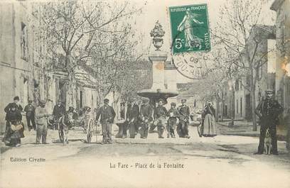 / CPA FRANCE 13 "La Fare, place de la fontaine"