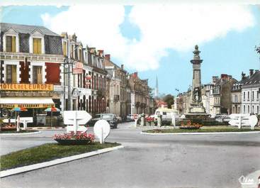 CPSM FRANCE 85 "Fontenay Le Comte, rue de la République , carrefour de la Gare"