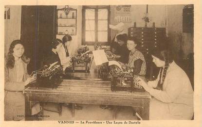 CPA FRANCE 56 "Vannes, La Providence, Leçon de dactylo"