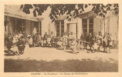 CPA FRANCE 56 "Vannes, La Providence, un groupe de pensionnaires"