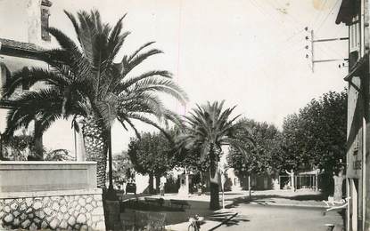 / CPSM FRANCE 83 "Saint Cyr sur Mer, place d'Estienne d'Orvès et place Portalis"