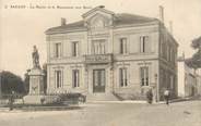 17 Charente Maritime CPA FRANCE 17 "Saujon, la mairie et le monument aux morts"