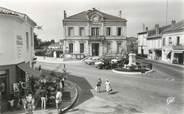 17 Charente Maritime CPSM FRANCE 17 "Saujon, Place de l'Hotel de ville"