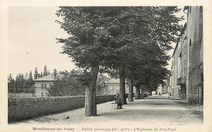 / CPA FRANCE 43 "Montfaucon du Velay, l'esplanade du petit fossé"