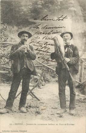 CPA FRANCE 73 " Pont de l'Abime, joueurs de cornemuse italiens "