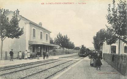 CPA FRANCE 26 "Saint Paul Trois Chateaux, la gare" / TRAIN