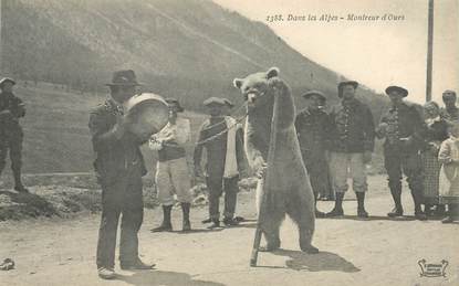 CPA FRANCE 73 "Dans les Alpes, le montreur d'Ours"