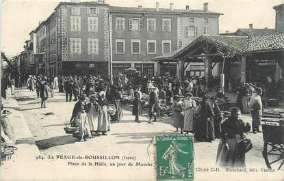CPA FRANCE 38 "Le Péage du Roussilon, place de la halle, un jour de marché"