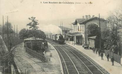 CPA FRANCE 38 "Les Roches de Condrieu, la gare" / TRAIN