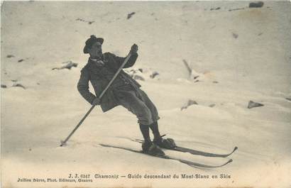 CPA FRANCE 74 "Chamonix, guide en descente du Mont Blanc en skis"