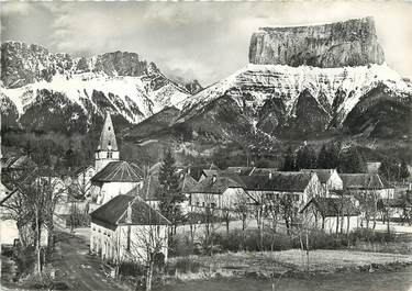 / CPSM FRANCE 38 "Chichilianne, vue générale et Mont Aiguille"