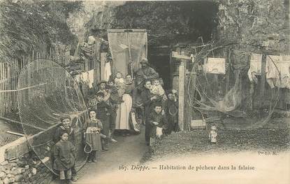 CPA FRANCE 76 "Dieppe, habitation de pêcheurs dans la falaise"